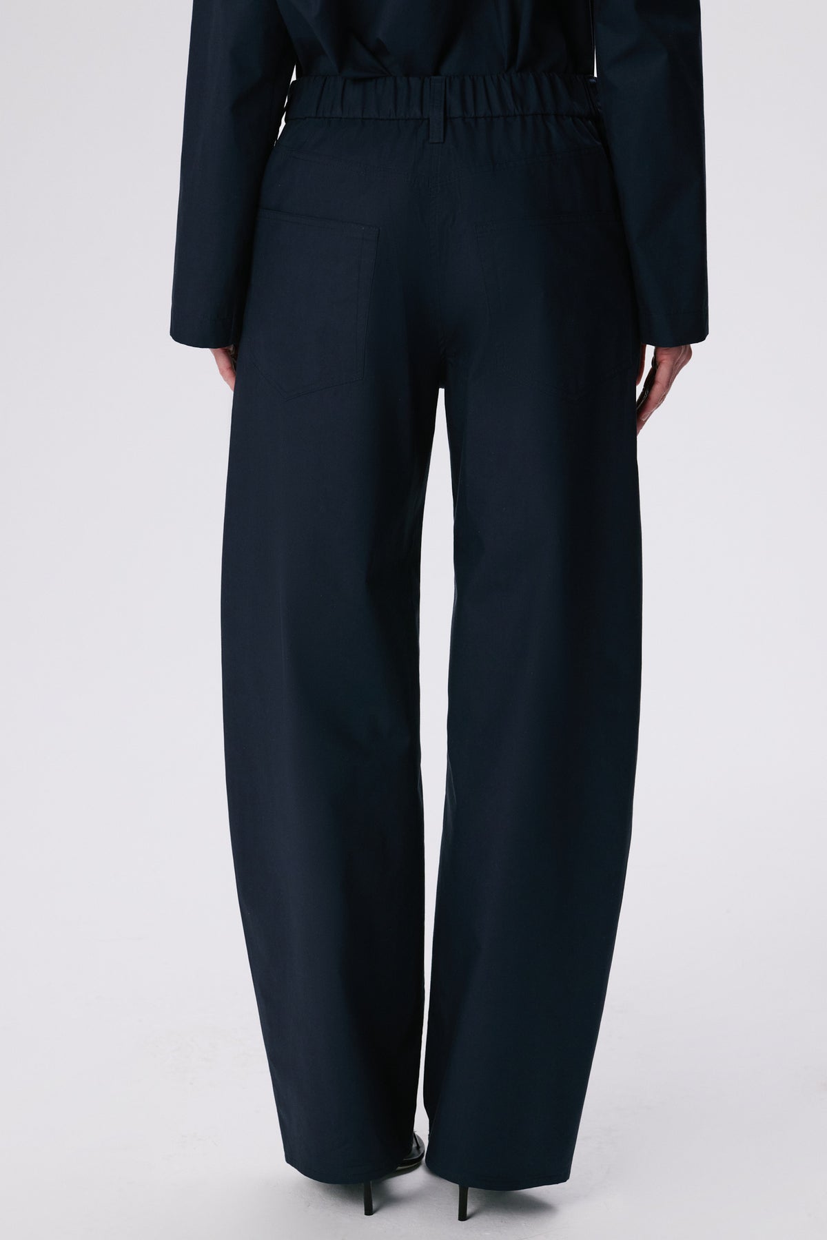 Soft Curve Barrel Pants | Cotton Poplin – Blue Black