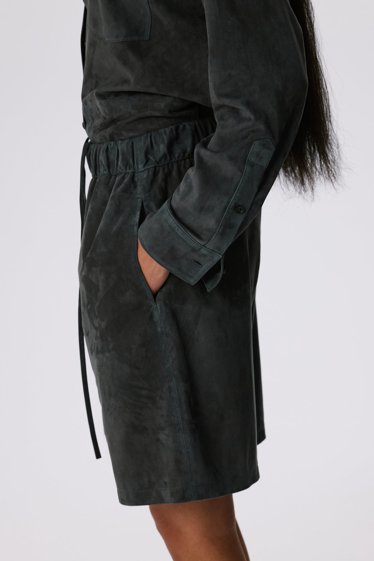 Pull-On Lounge Shorts | Metis Suede – Graphite