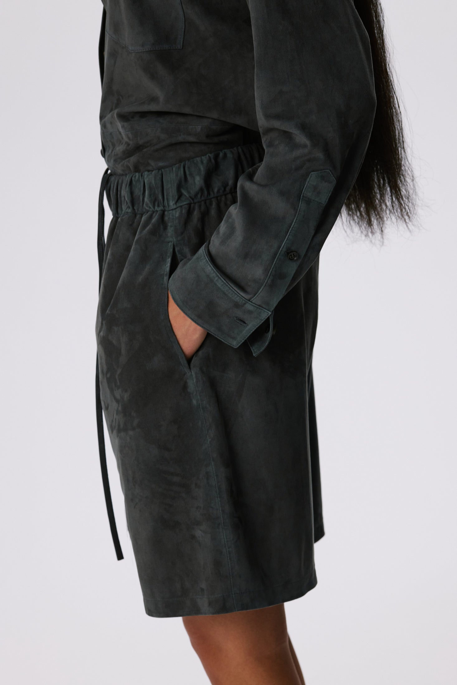 Pull-On Lounge Shorts | Metis Suede – Graphite