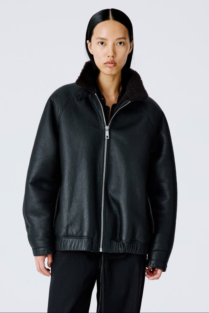 Whisper Jacket | Semi-Curly Merino Shearling – Black/Burnt Oak