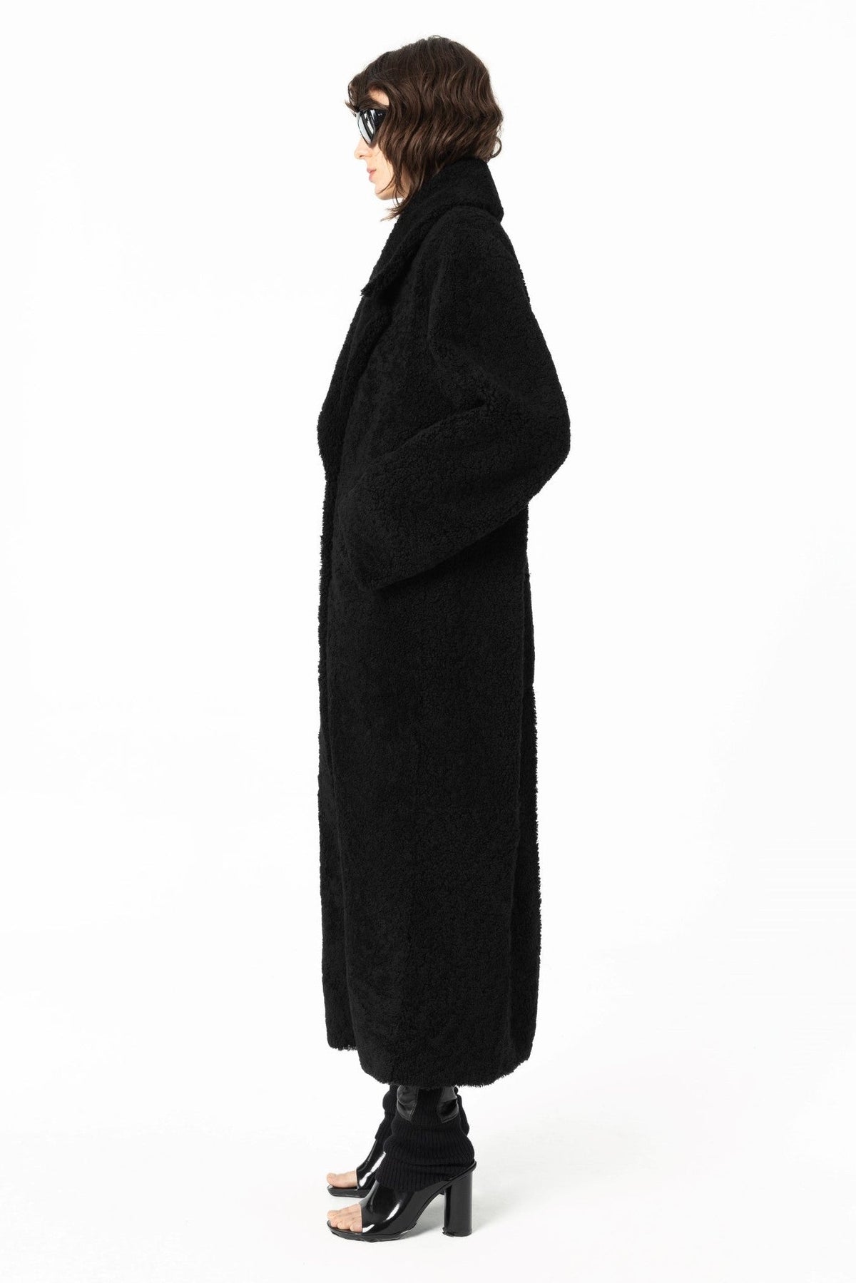 oversize v yaka uzun siyah yün kaban
