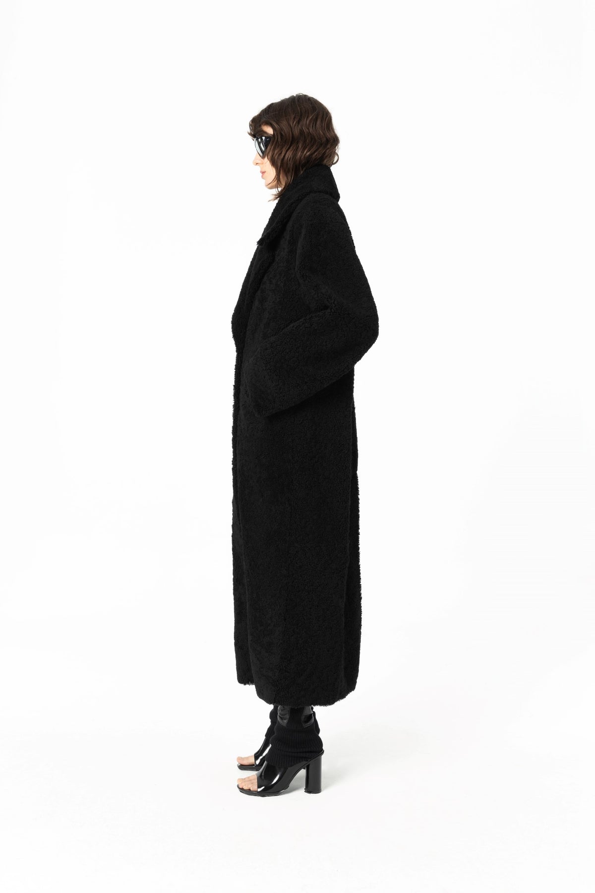 Oversize V Yaka Uzun Siyah Yün Kaban