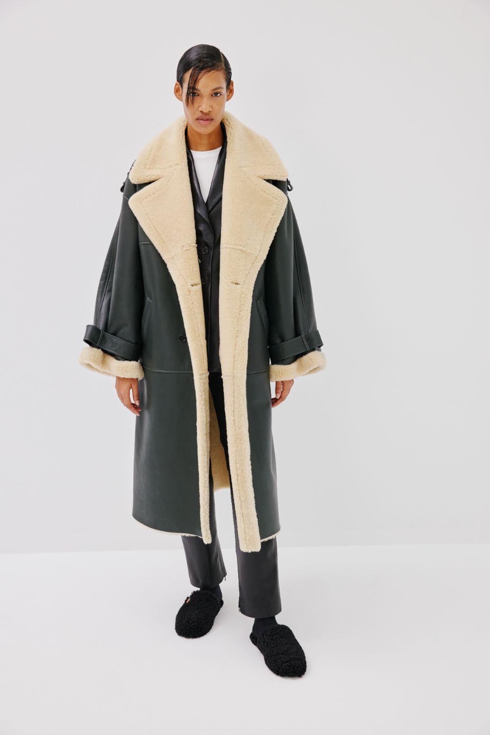 Home Everywhere Shearling Slippers | Black Icelandic