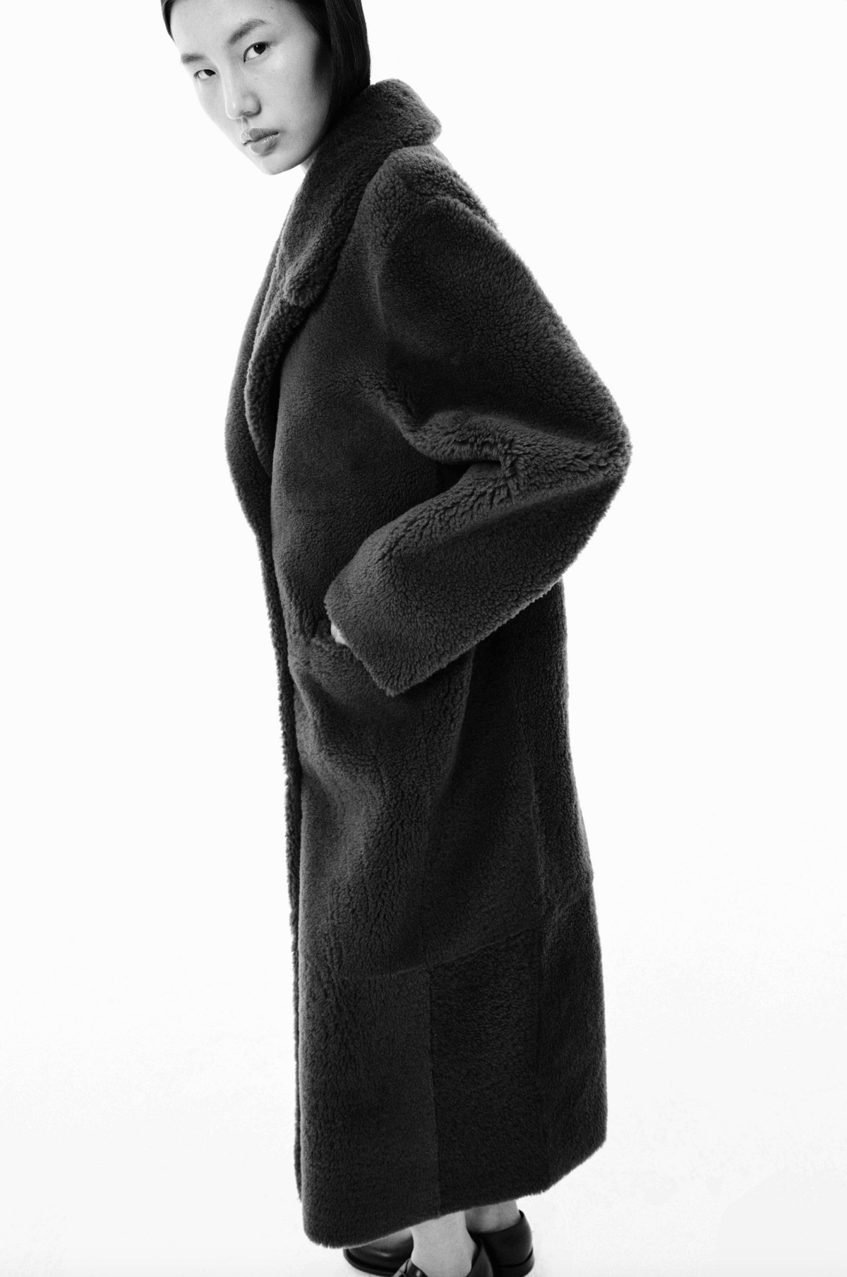 Diana V Neck '25 | Curly Merino Shearling - Dark Grey