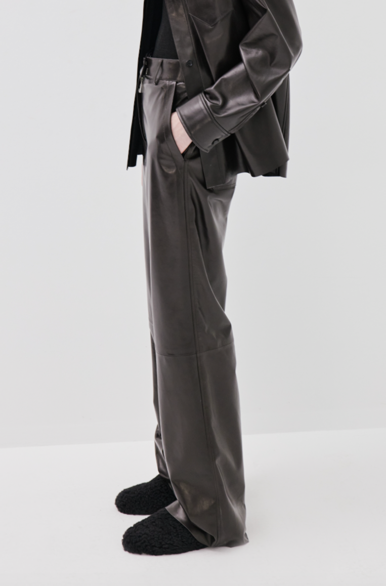 Home Everywhere Shearling Slippers - Black Icelandic