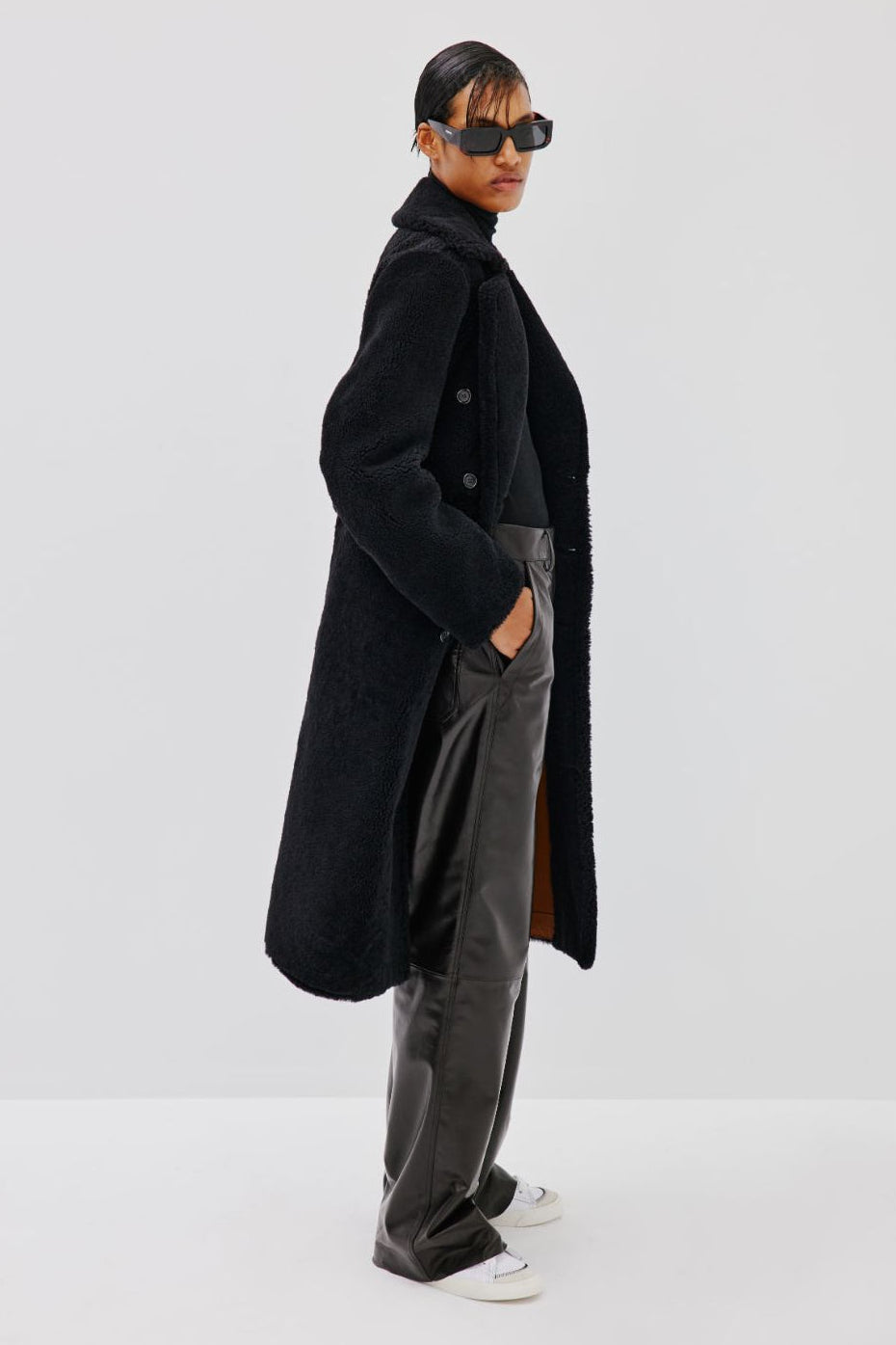 Curvy Coat | Semi-Curly Merino Shearling – Black