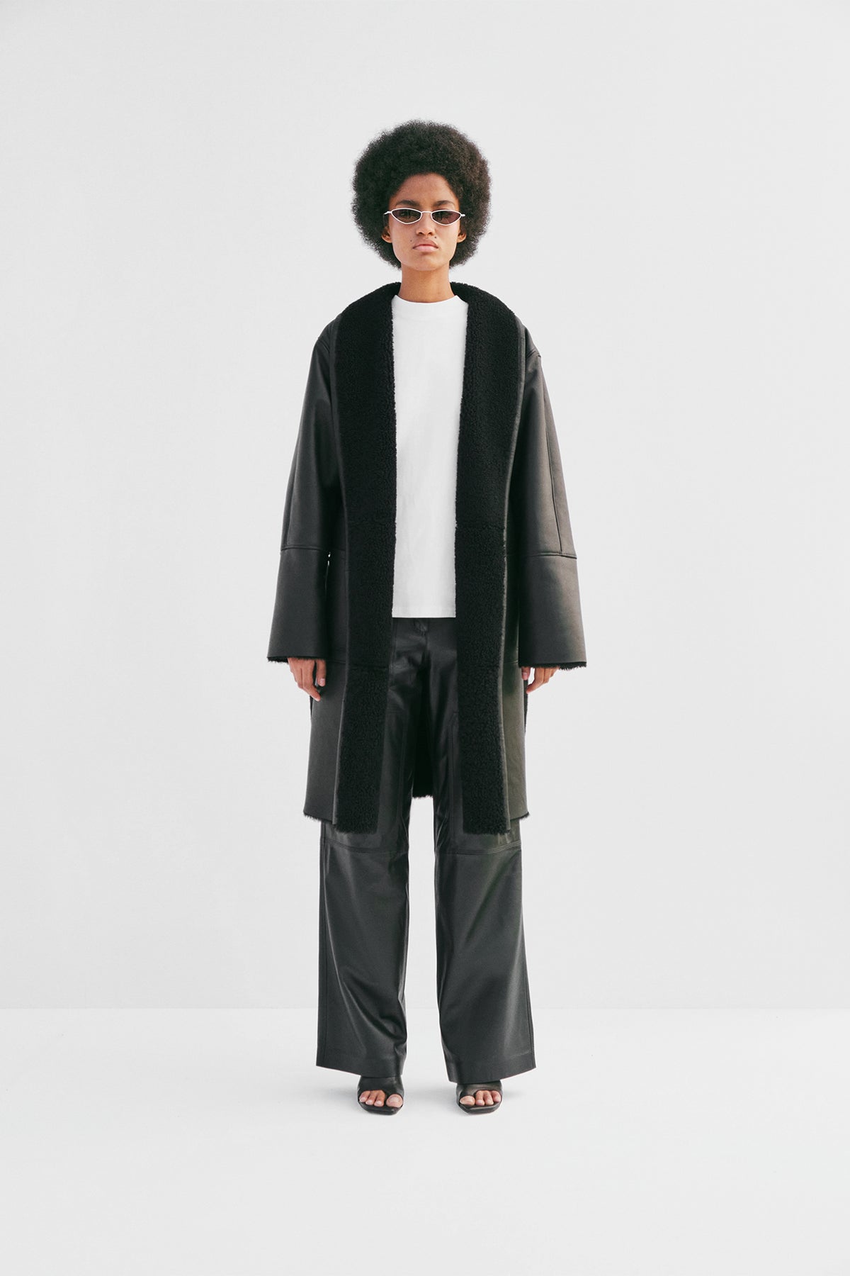"Robe" Shearling Coat - Black - Common Leisure 